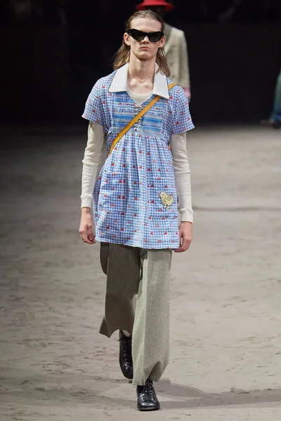 Look 50
